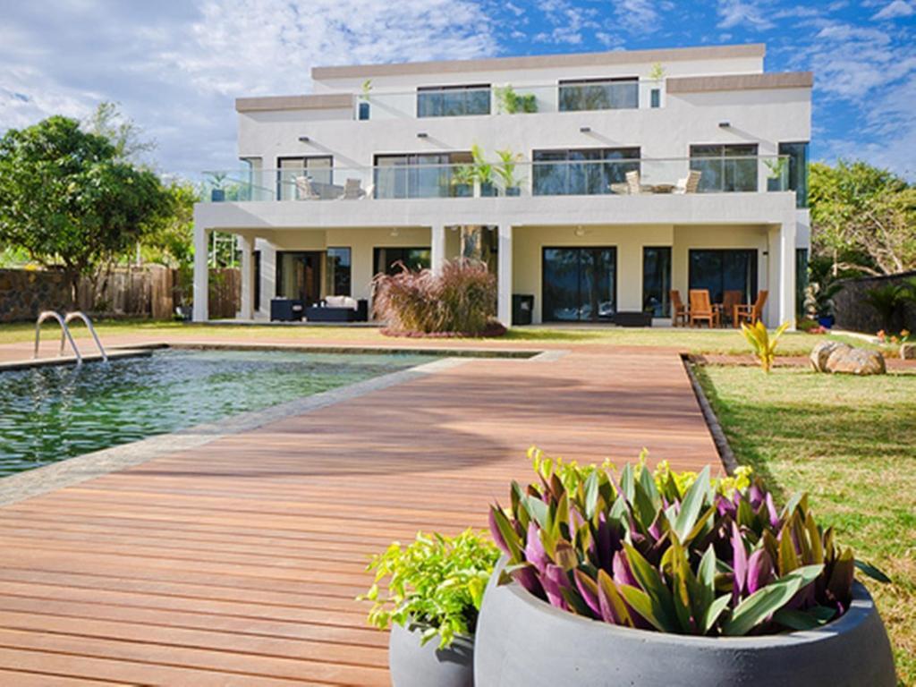 Olana Beachfront Apartments ริวิแยร์นัวร์ ภายนอก รูปภาพ